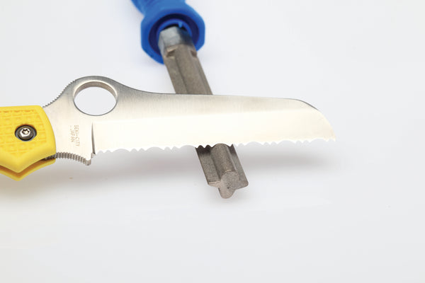 Gezackter Diamant Schärfstahl mit Griff
